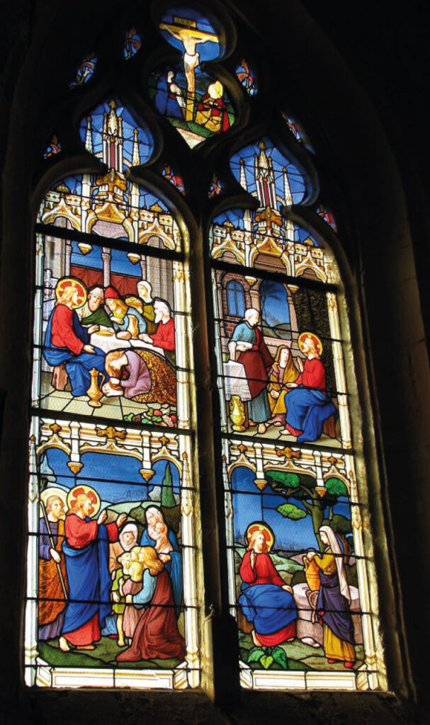 Venez faire une visite culturelle en découvrant les vitraux de l'église de notre village à Chapelle Royale en Eure et Loir dans le Perche