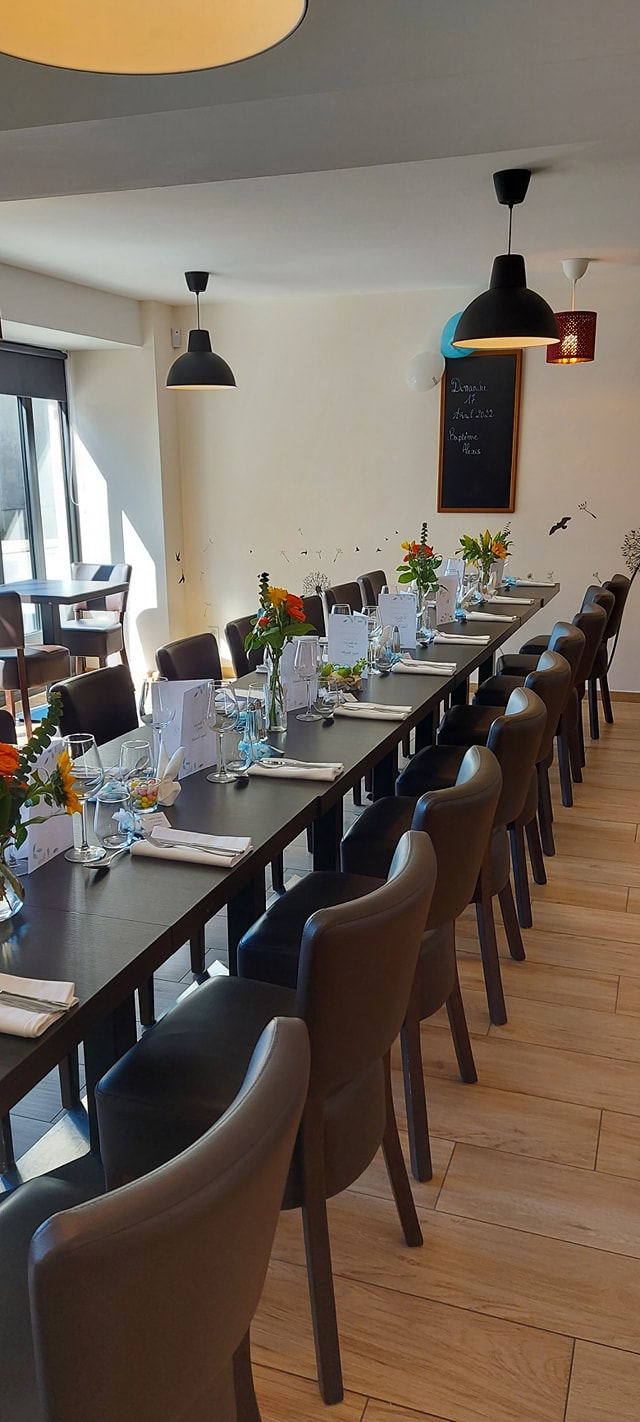 Grande table du Restaurant La table d'Yerre qui propose de la cuisine artisanale à Chapelle Royale en Eure et Loir dans le Perche (28)...