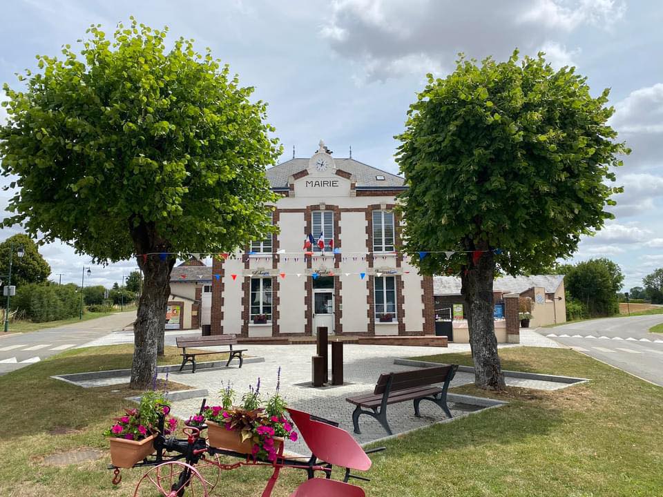 Mairie de la Chapelle-Royale (28290) dans le Perche en Eure et Loir