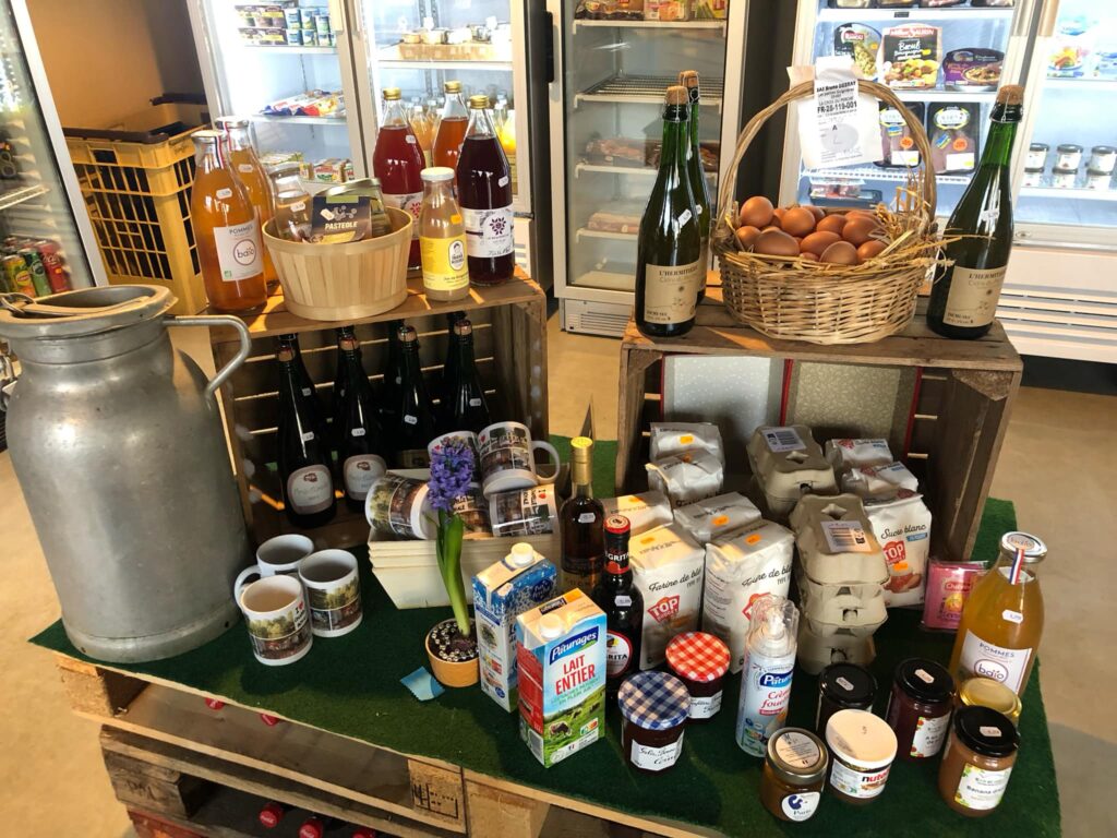 Produits locaux au p'tit marché couvert de Chapelle-Royale
